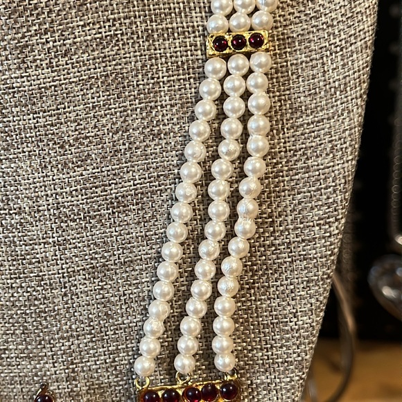 Gorgeous Red, Green and Faux Pearl necklace, unmarked - Picture 7 of 11